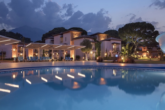 Imagen de la piscina del Hotel Club Marco Polo. Foto 17