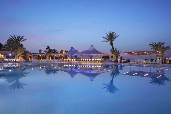 Imagen de la piscina del Hotel Club Marco Polo. Foto 18