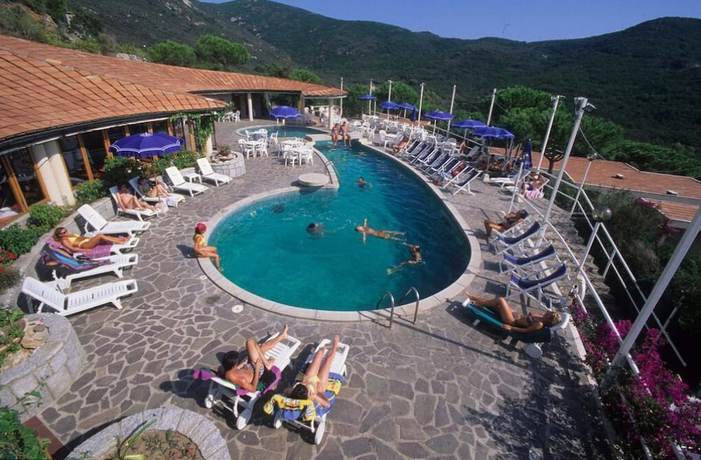Imagen de la piscina del Hotel Club Marina 2. Foto 15