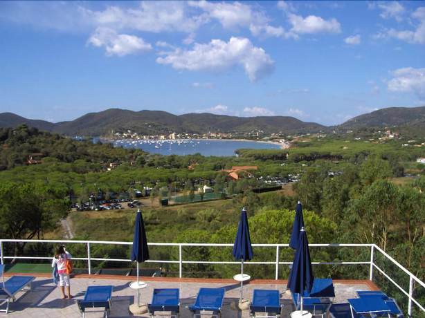Imagen de los exteriores del Hotel Club Marina 2. Foto 14
