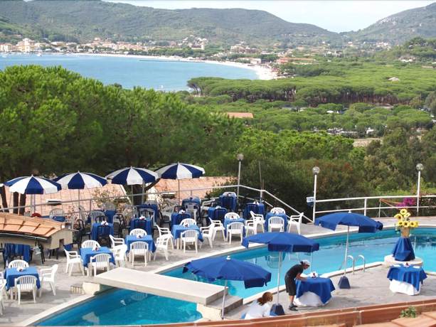 Imagen de la piscina del Hotel Club Marina 2. Foto 18