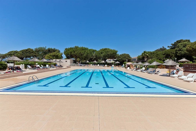 Imagen de la piscina del Hotel Club Marina Viva. Foto 10