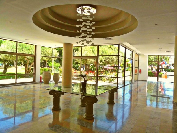 Imagen general del Hotel Club Marmara Doreta Beach Resort and Spa All Inclusive. Foto 4