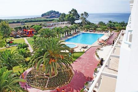 Imagen de la piscina del Hotel Club Maxima. Foto 9