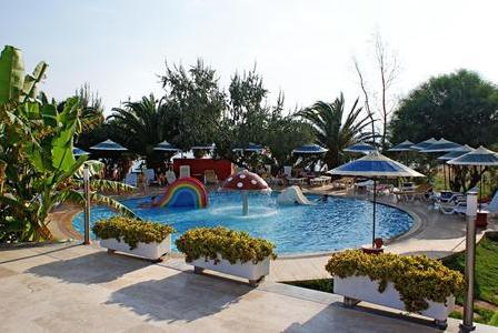 Imagen de la piscina del Hotel Club Maxima. Foto 10