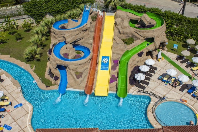 Imagen de la piscina del Hotel Club Melas Priv&eacute;. Foto 19