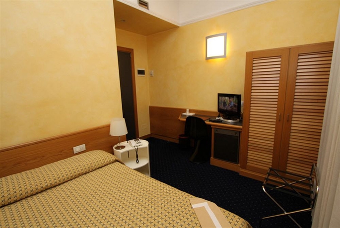 Imagen de la habitación del Hotel Club, Milán. Foto 6