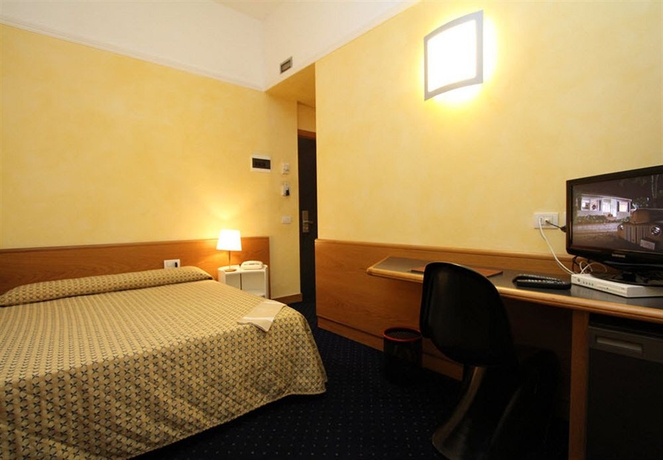 Imagen de la habitación del Hotel Club, Milán. Foto 7