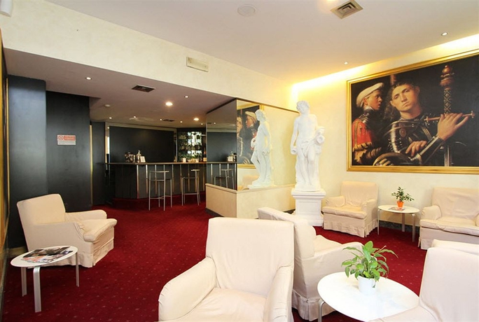 Imagen de los interiores del Hotel Club, Milán. Foto 13