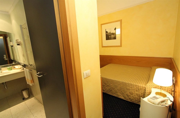 Imagen de la habitación del Hotel Club, Milán. Foto 8
