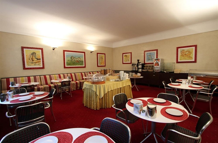 Imagen del bar/restaurante del Hotel Club, Milán. Foto 4