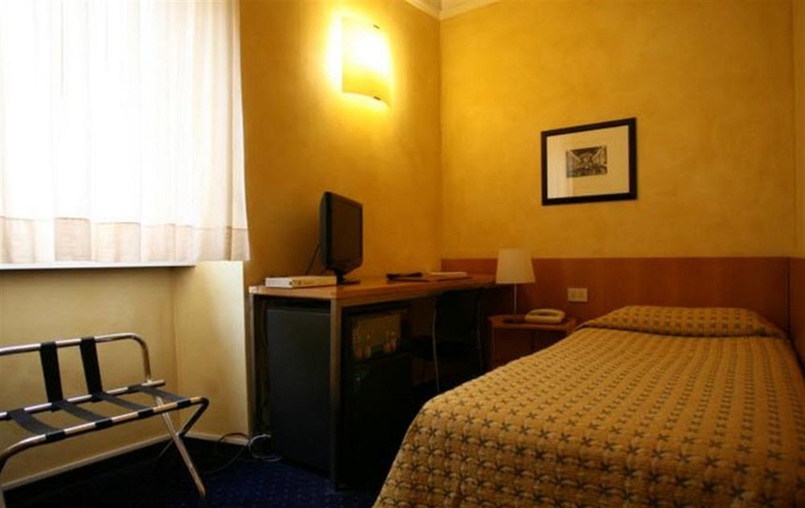 Imagen de la habitación del Hotel Club, Milán. Foto 9