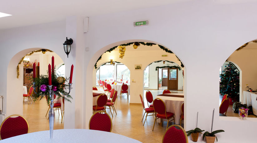 Imagen del bar/restaurante del Hotel Club Montana. Foto 3