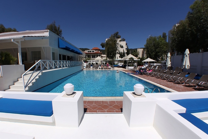 Imagen de la piscina del Hotel Club Munamar Beach Resort &ndash; All Inclusive. Foto 15