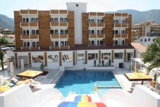 Imagen de la piscina del Hotel Club Munamar Resort. Foto 4