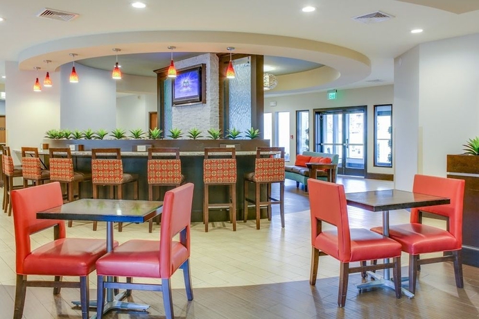Imagen del bar/restaurante del Hotel Club - Nashville Inn and Suites. Foto 3