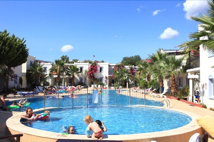Imagen de la piscina del Hotel Club Paloma Apart. Foto 18