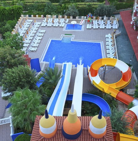 Imagen de la piscina del Hotel Club Paradiso. Foto 7