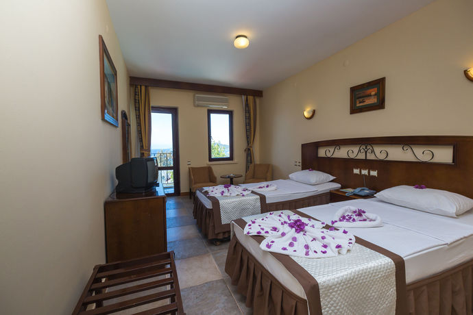 Imagen de los exteriores del Hotel Club Phellos. Foto 10