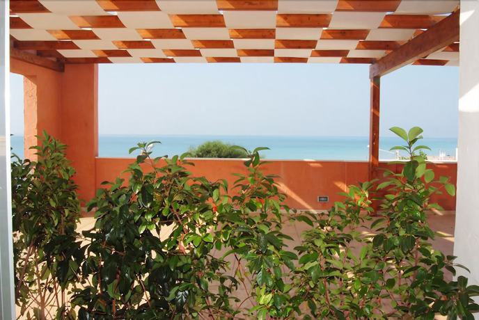 Imagen de los exteriores del Hotel Club Ravezzo, Lido Marini. Foto 16