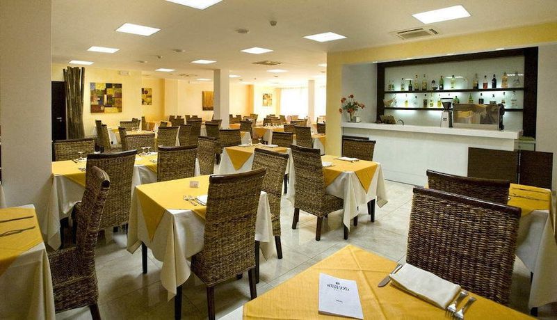 Imagen del bar/restaurante del Hotel Club Ravezzo, Lido Marini. Foto 5