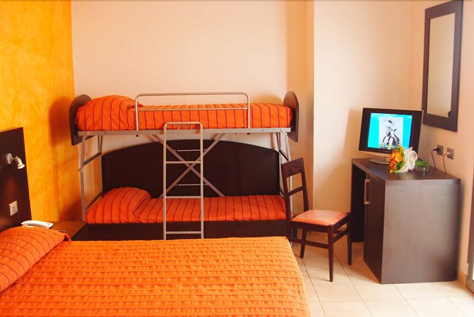 Imagen de la habitación del Hotel Club Ravezzo, Lido Marini. Foto 11
