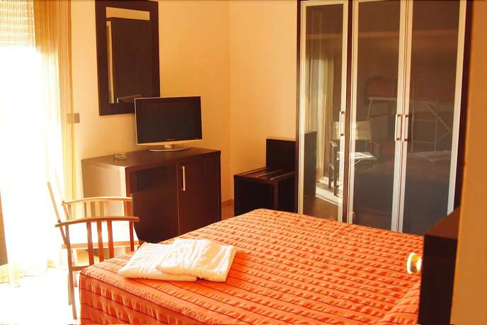 Imagen de la habitación del Hotel Club Ravezzo, Lido Marini. Foto 14