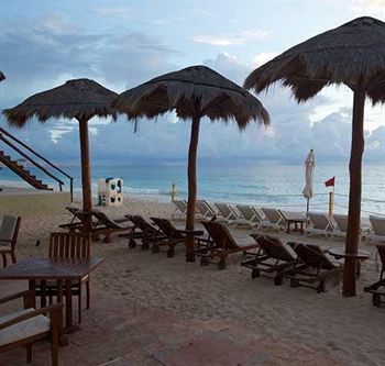 Imagen de los exteriores del Hotel Club Regina Cancun. Foto 12