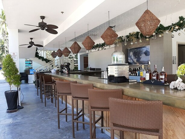 Imagen del bar/restaurante del Hotel Club Samal Resorts Development Inc. Foto 18