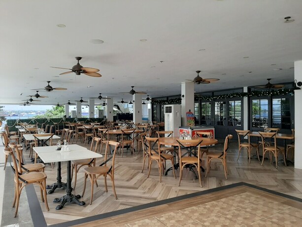 Imagen del bar/restaurante del Hotel Club Samal Resorts Development Inc. Foto 19