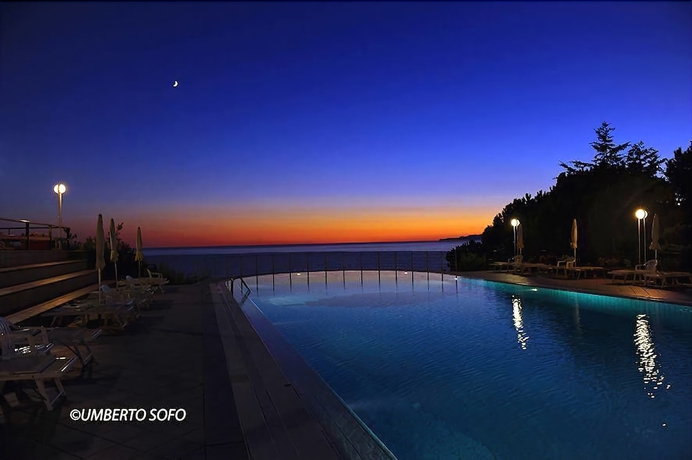 Imagen de la piscina del Hotel Club San Diego. Foto 13