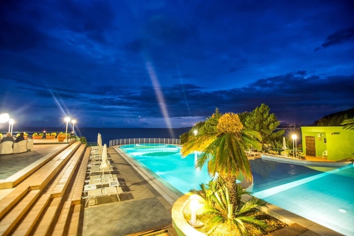 Imagen de la piscina del Hotel Club San Diego. Foto 17