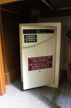 Imagen de la habitación del Hotel Club Sevilla. Foto 9