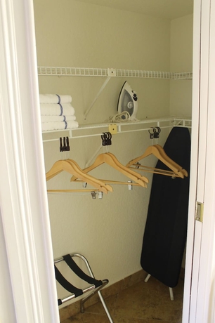 Imagen de la habitación del Hotel Club Sevilla. Foto 12