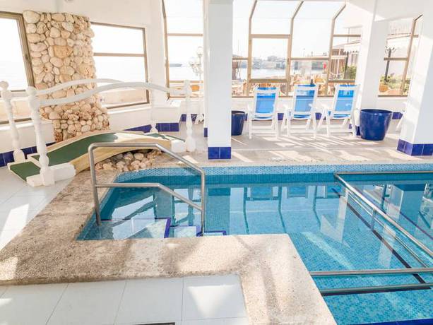 Imagen de la piscina del Hotel Club S'illot. Foto 16