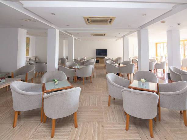 Imagen de la habitación del Hotel Club S'illot. Foto 9