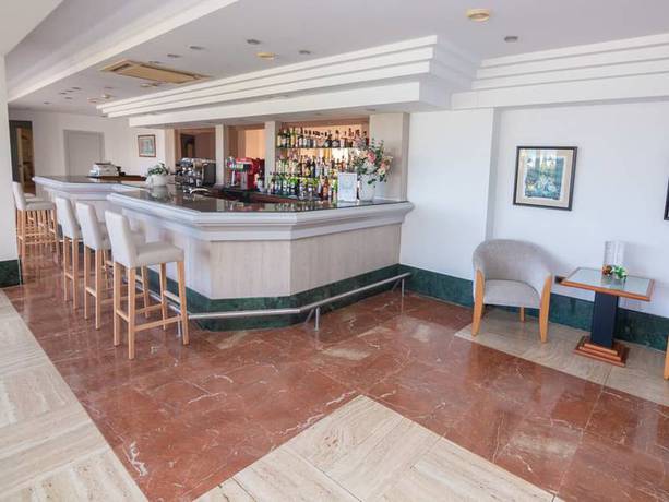 Imagen del bar/restaurante del Hotel Club S'illot. Foto 5