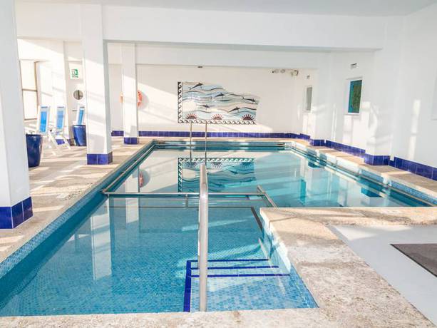 Imagen de la piscina del Hotel Club S'illot. Foto 17