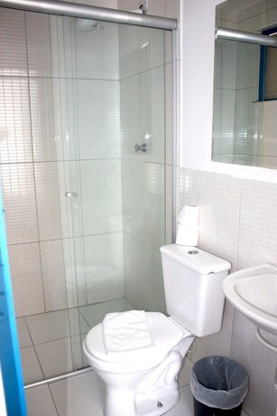 Imagen de la habitación del Hotel Club Suites. Foto 18