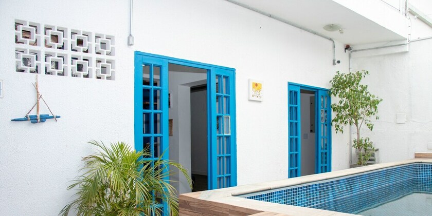 Imagen de la piscina del Hotel Club Suites. Foto 38