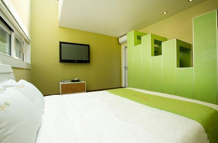 Imagen de la habitación del Hotel Club Tapiola. Foto 17