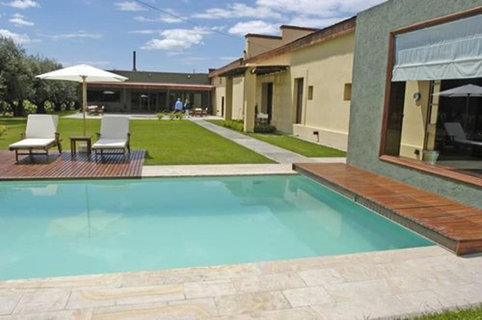 Imagen de la piscina del Hotel Club Tapiz. Foto 17