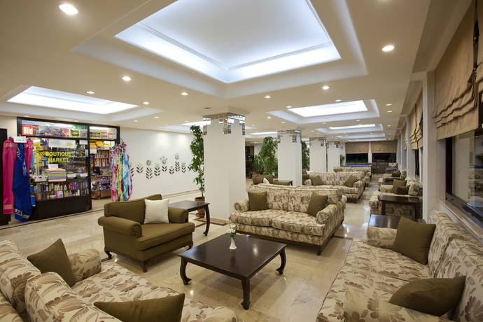 Imagen de los interiores del Hotel Club Titan. Foto 15