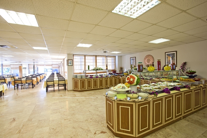 Imagen del bar/restaurante del Hotel Club Titan. Foto 4