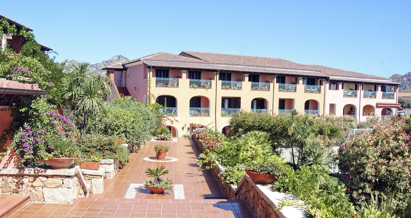 Imagen de los exteriores del Hotel Club Torre Moresca. Foto 12