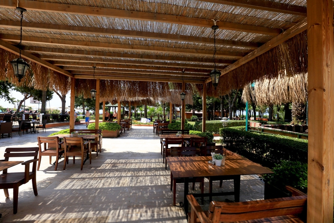 Imagen del bar/restaurante del Hotel Club Turtas Beach - All Inclusive. Foto 2