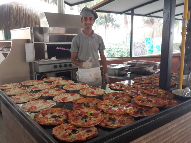 Imagen del bar/restaurante del Hotel Club Turtas Beach - All Inclusive. Foto 4