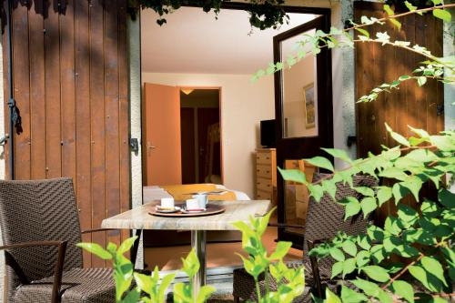 Imagen de la habitación del Hotel Club Vacances Bleues Domaine De Ch&acirc;teau Laval. Foto 8