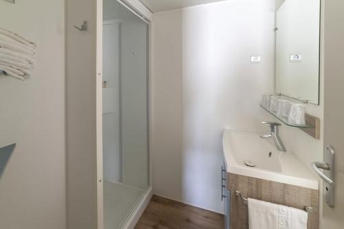 Imagen de la habitación del Hotel Club Vacances Bleues Domaine De Ch&acirc;teau Laval. Foto 10