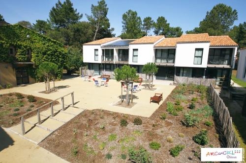 Imagen general del Hotel Club Vacances Bleues Grand Air Ol&eacute;ron. Foto 3
